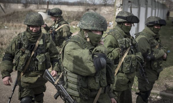 SHBA jep alarmin: Putin ka gati 100 mijë ushtarë