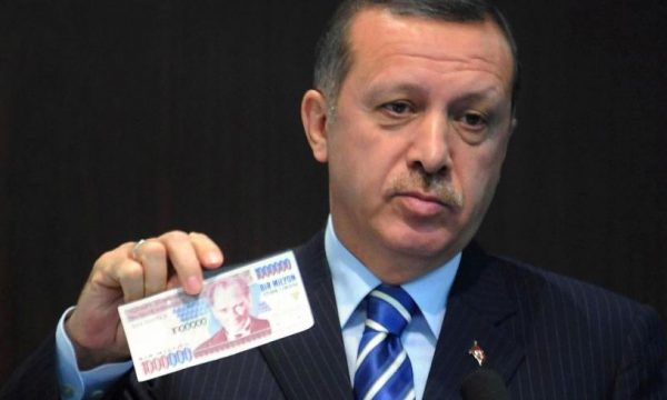 Lira turke bie në nivelin më të ulët pas këtij vendimit që e deshi Erdogani