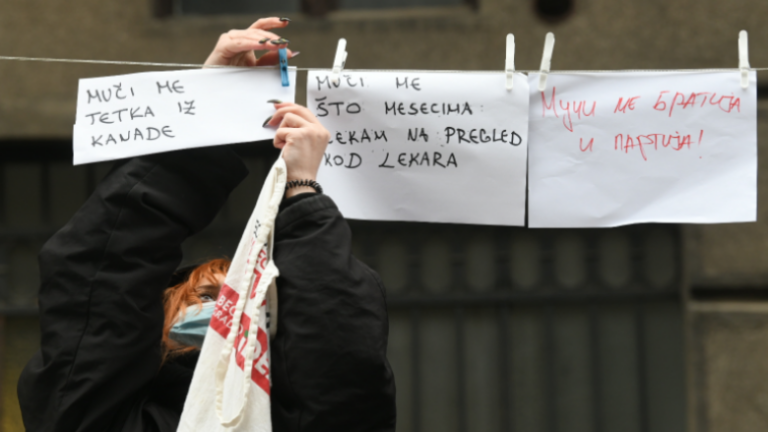 Studentët protestojnë para Presidencës së Serbisë: Vuçiq jemi lodhur me gënjeshtrat e tua