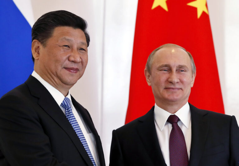 Putin dhe Xi po e shtyjnë Bidenin në një konflikt me dy fronte