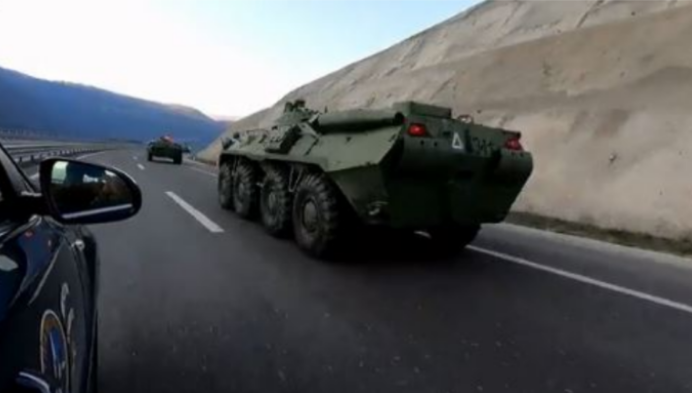 KFOR-i sjell automjete të reja ushtarake në Kosovë