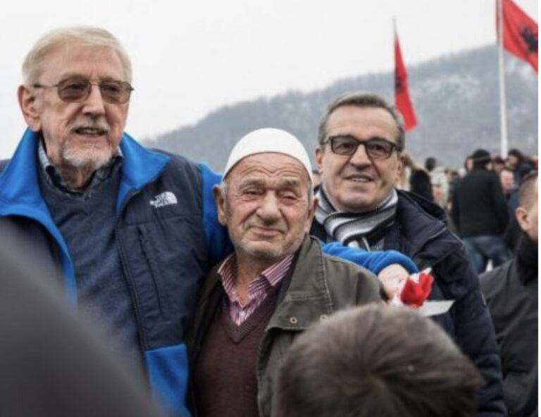 Rrëfimi i padëgjuar i William Walker për ceremonitë përkujtimore të mizorisë së Reçakut