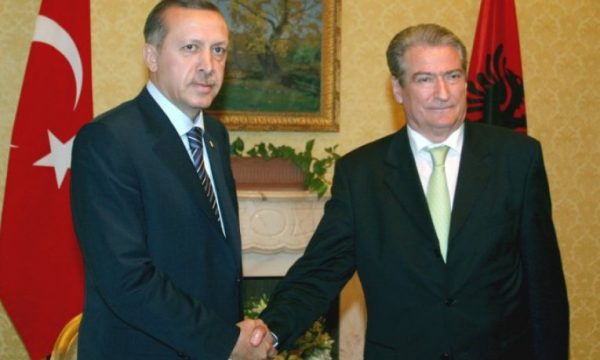 Sali Berisha tregon pse mungoi sot në Kuvend: Kam pasur kontradikta të hapura me Erdogan, arsyeja pse marrëdhëniet tona u krisën