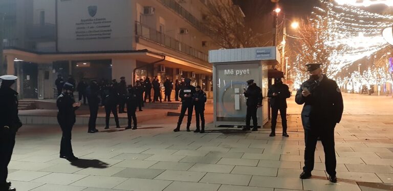 Prishtinasi rrahet me dy kroatë në shesh, të tre përfundojnë në spital