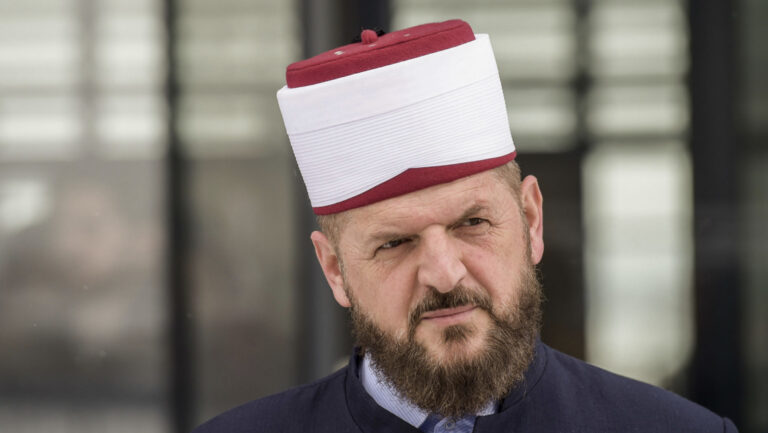 Hoxhë Shefqet Krasniqi: Kiameti është afër, ja faktet nga lakuriqësia e deri tek ndërtesat e mëdha