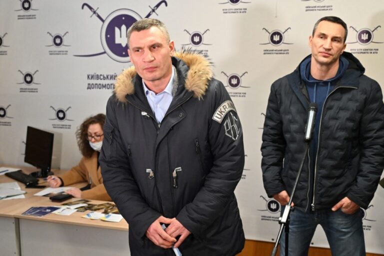 Ish-kampioni i peshave të rënda Wladimir Klitschko regjistrohet në ushtrinë rezervë të Ukrainës