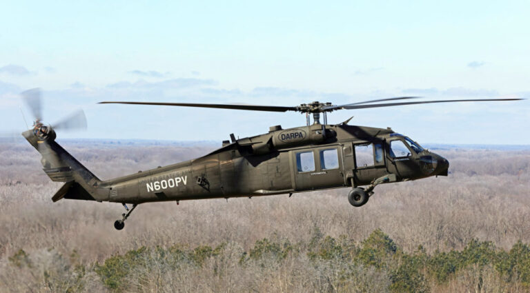 Helikopteri Iuftarak amerikan fluturon pa pilot për herë të parë