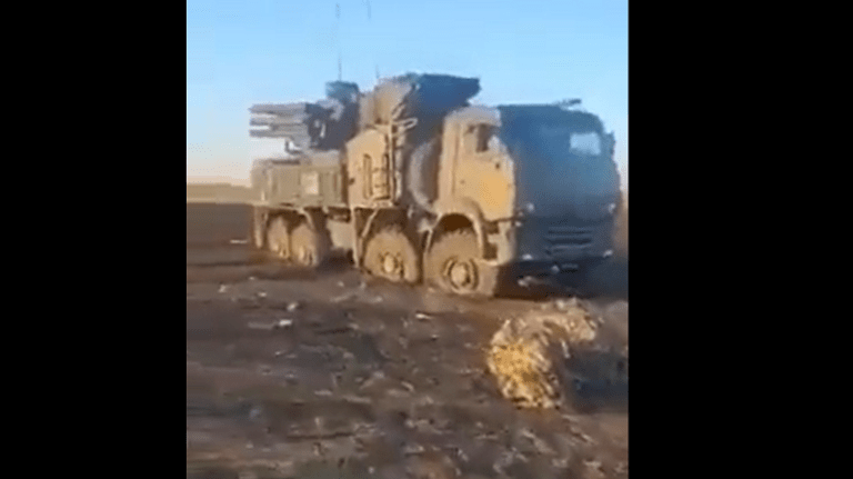 Zmbrapsen rusët edhe në jug të Ukrainës, kapën sistemin raketor rus Pantsir-S1