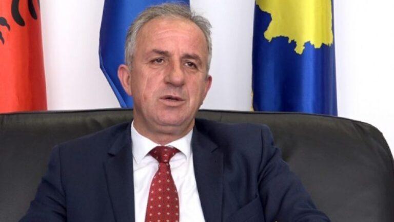 Kryetari i Suharekës e jep rrogën për Fondin e Sigurisë së Kosovës të themeluar nga Qeveria