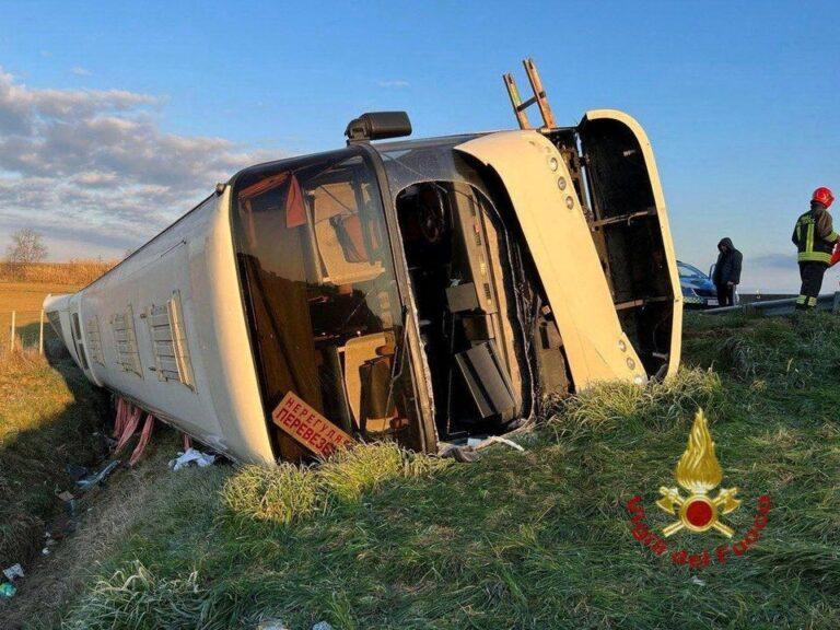 Autobusi me dhjetëra ukrainas në të përmbyset në Itali