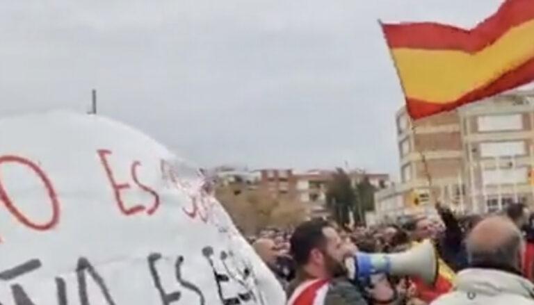 VIDEO/ Tifozët spanjollë me thirrje skandaloze para ndeshjes: “Kosova ështē Serbi”