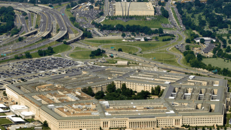 Pentagoni trondit me dëshmi për UFO’t: ‘Udhëtimi në kohë është i mundur’