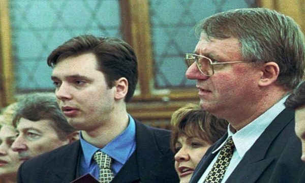 Kush është Vuçiq, politikani që i shërbeu Millosheviqit, i cili nesër kërkon besimin e popullit serb?