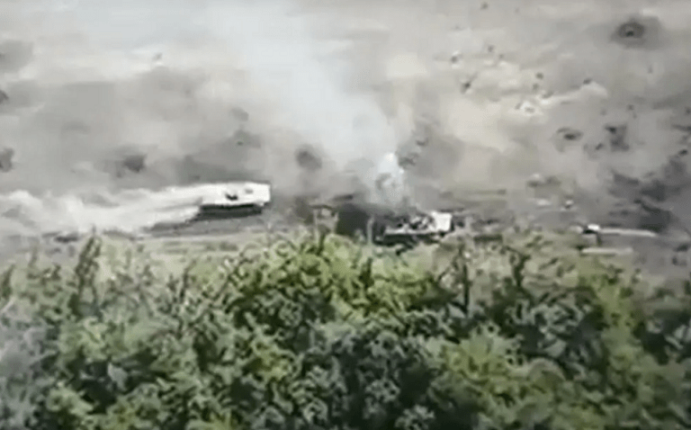 VIDEO/ Preciziteti ‘i frikshëm’ i ushtrisë ukrainase, me një gjuatje shkatërron dy tanke ruse