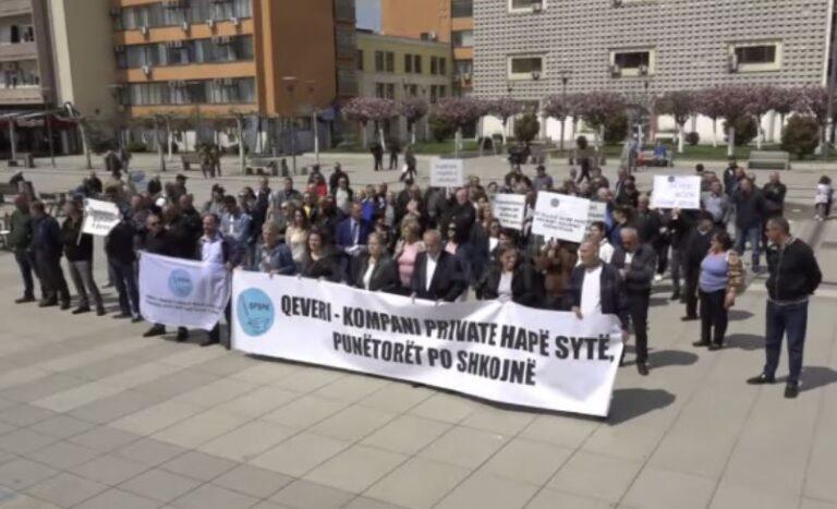 “Me këto paga nuk jetohet”, punëtorët protestojnë të zhgënjyer