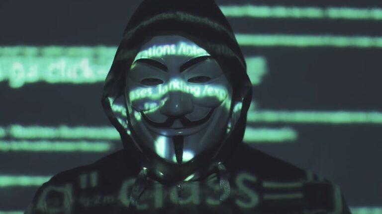 ‘Ju mbështesni Rusinë në terrorin e saj’, Anonymous i ‘shpall Iuftë’ Serbisë: Na prisni