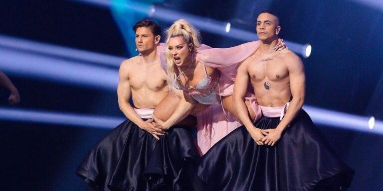 “Kam tri javë që qaj”, Ronela Hajati kthehet në Shqipëri pas Eurovisionit