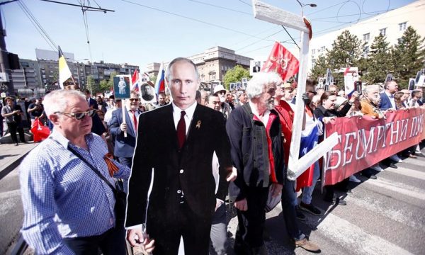 Putin, shkronja Z dhe thirrjet “Rroftë Rusia” në rrugët e Beogradit për 9 maj