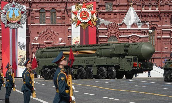 Putini urdhëron dërgimin e Bombave termonukleare në Sheshin e Kuq të Moskës