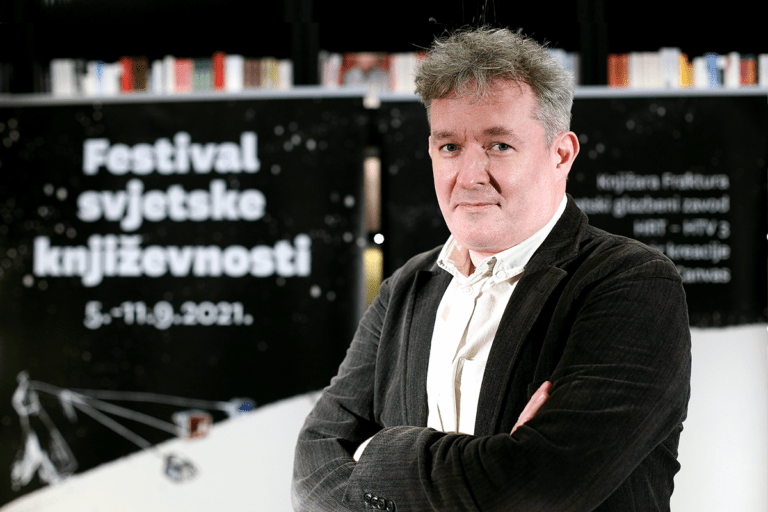 Gazetari gjerman sërish i përqesh serbët: Pse prindërit nuk i mësojnë?
