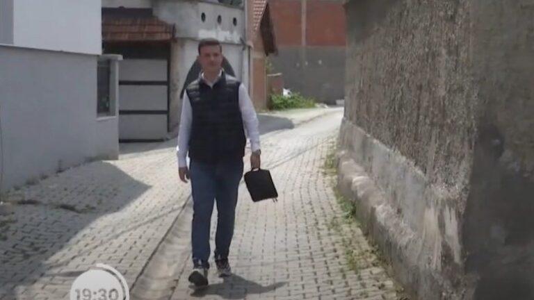 Infermieri kosovar bën vizita falas tek familjet në nevojë, kërkon nga kolegët ta ndjekin shembullin e tij