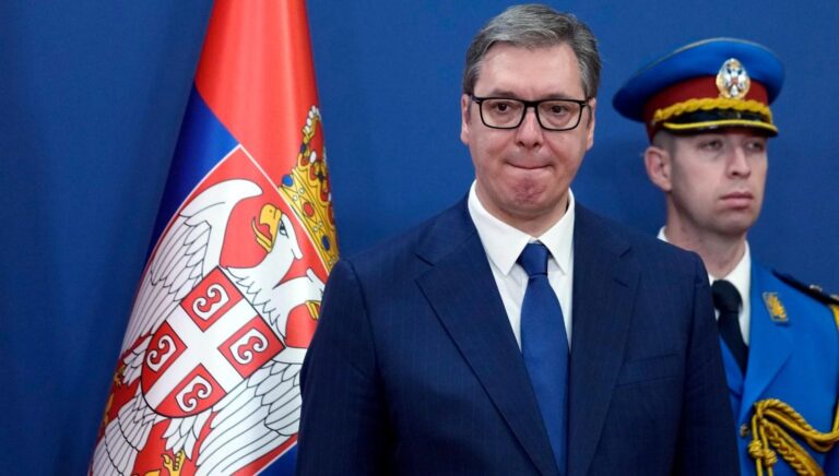A po izolohet? Vuçiq anulon të gjitha vizitat në botën e jashtme