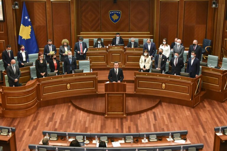 Pas largimit të serbëve nga institucionet, ministri i Qeverisë: Rrnoftë Republika e Kosovës