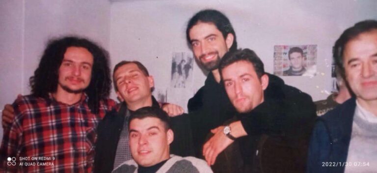 Publikohet fotoja, Kurti shoqërohej gjatë studimeve me Ardian Kastratin e PDK-së