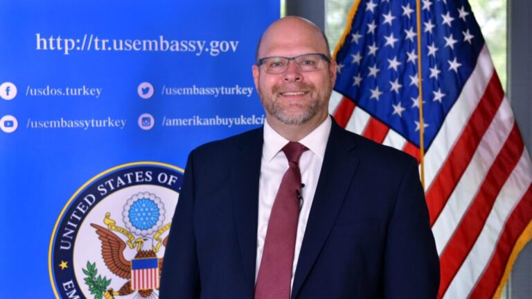 Ambasada amerikane: Na shqetëson kundërshtimi i opozitës ndaj propozimit të BE-së, pikëpamjet e tyre s’përputhen me tonat