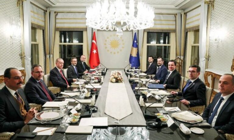 Kurti jep detaje çfarë diskutoi me Erdoganin, sjell fotografi nga takimi