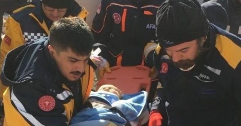 Mrekulli tjetër në Turqi: Foshnja 6-muajshe nxirret gjallë nga rrënojat 82 orë pas tërmeteve