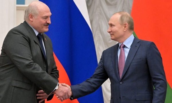 Putin firmos marrëveshjen për të zhvendosur armët bërthamore taktike në Bjellorusi