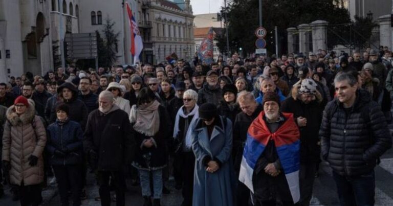 Politico: Ultranacionalistët serbë shpresojnë te lufta e Putinit për ta rimarrë Kosovën