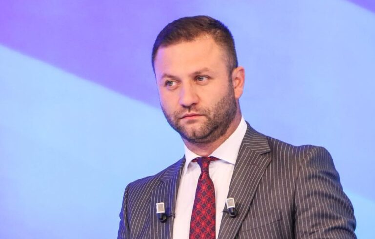 Ermal Panduri “në hall” pasi i sëmuren analistët: Po i thirri, po më thonë “jam smut, po provoj me u vetëmenaxhu”