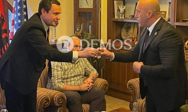 Kurti i cakërron gotat me Ramush Haradinajn në GIIogjan