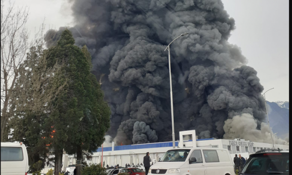 Rritet numri i të Iënduarve nga zjarri në EIkos në Pejë