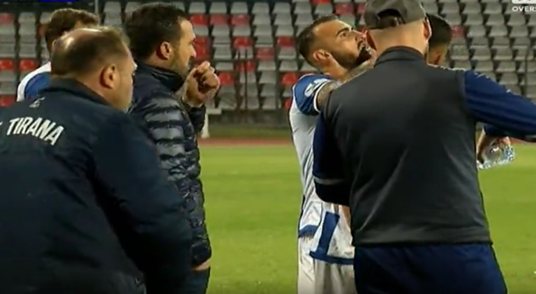 Ndodhë në Shqipëri | Ndalet ndeshja Tirana – Erzeni, futbollistët bëjnë iftar në fushë