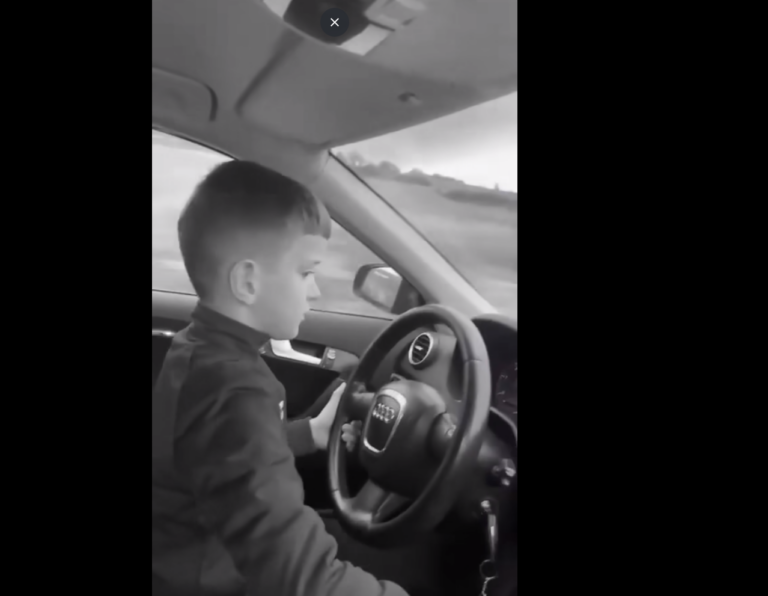 7 vjeçari vozit veturën mbi 100km/h në një rrugë të Kosovës, madje bënë tejkaIime të rrezikshme
